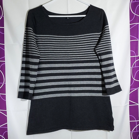 Cable & Gauge Grey Two-Tone Horizontal Stripe 3/4 Sleeve Knit Top - Medium - Picture 1 of 10